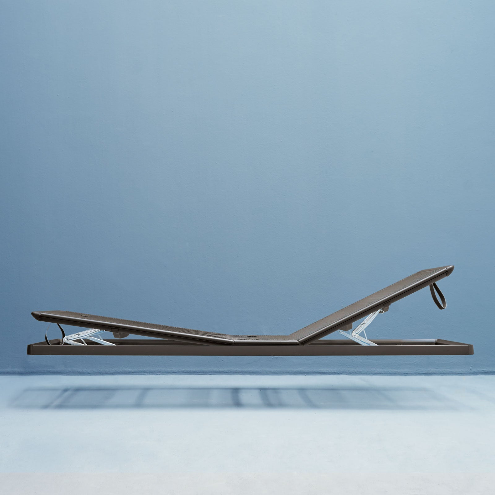 Manually Adjustable Mesh Base