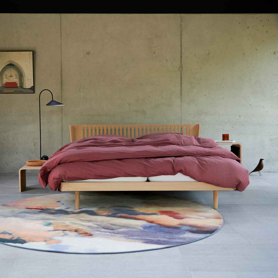 Noa with Back Wheels and Milled Headboard in Balanced Oak