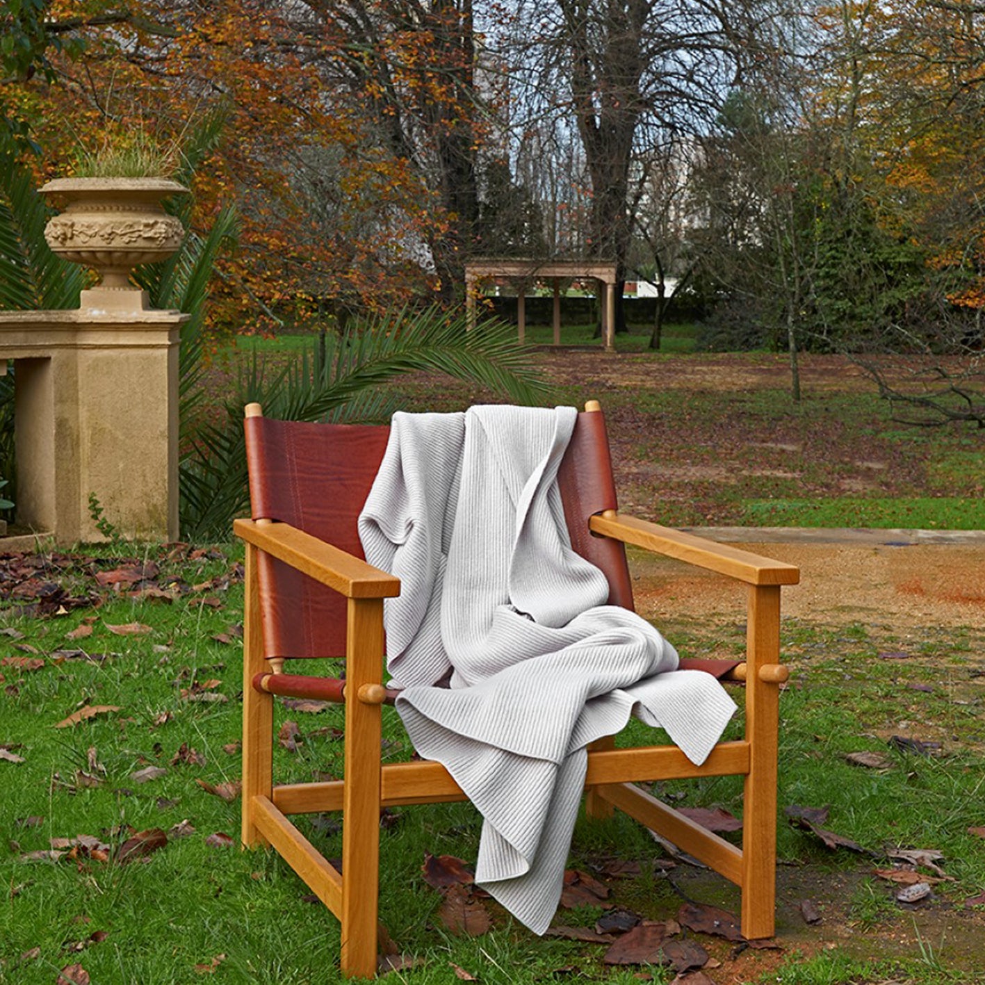 Antónia Throw