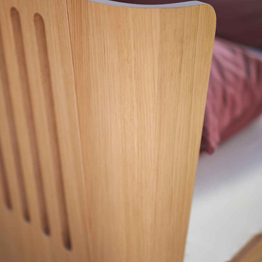 Noa with Back Wheels and Milled Headboard in Balanced Oak