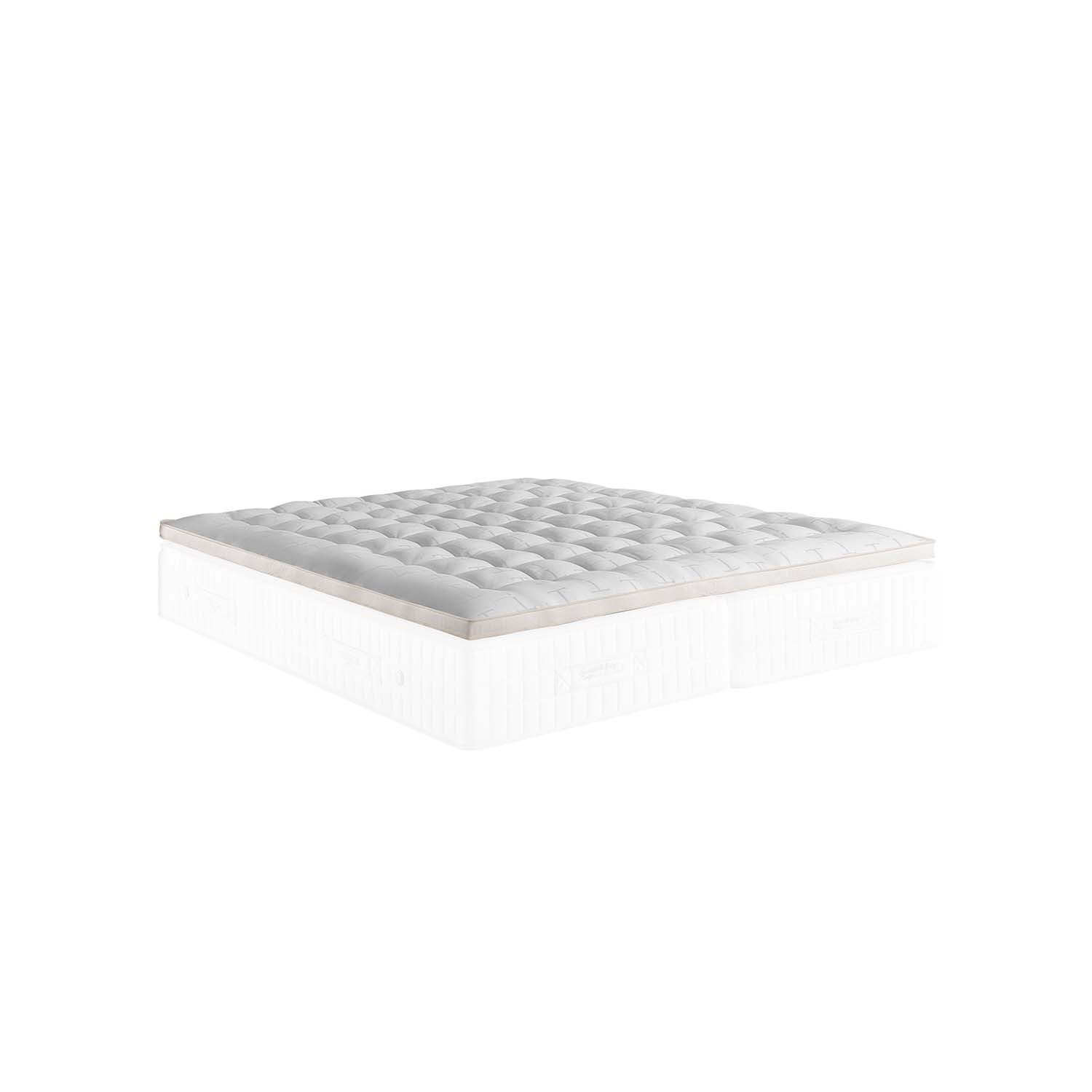 Treca Opera Topper on a white background